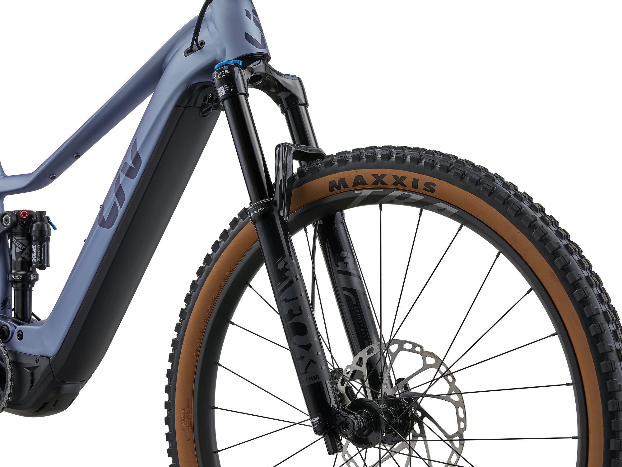 Liv Embolden E+ 0 E-Mountainbike mit Federgabel, Scheibenbremse und Maxxis Reifen.