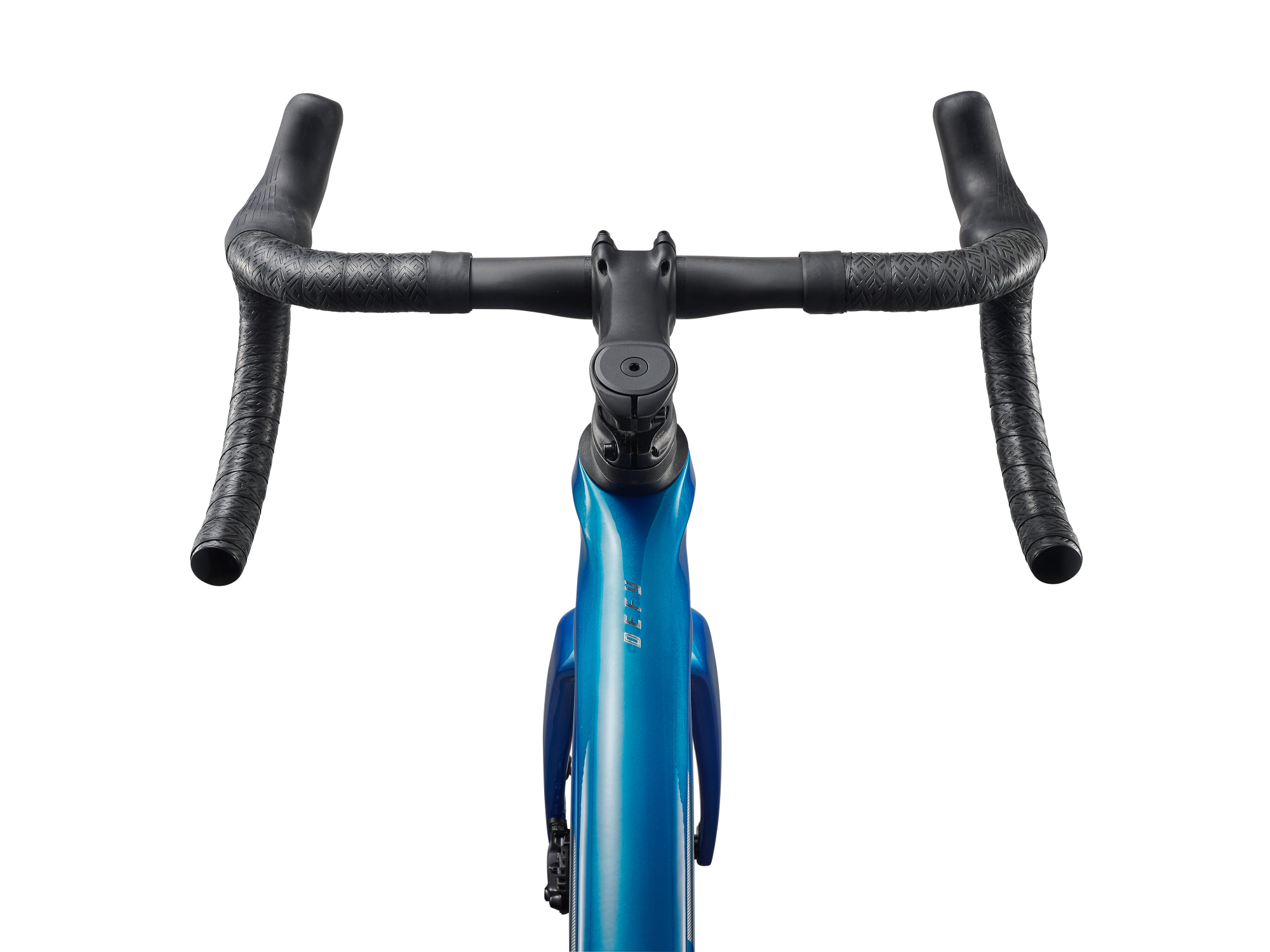 Giant Defy Advanced Pro 0 Rennvelo in Lagoon mit integriertem Cockpit in Frontansicht.