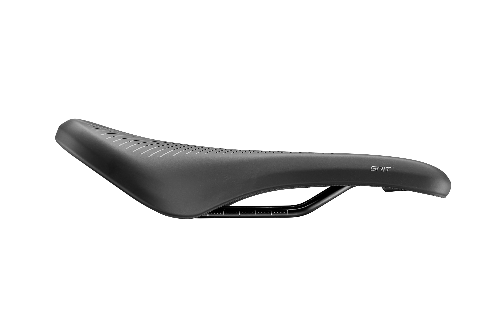 Giant Grit Core Fahrradsattel in Seitenansicht, schlanke Silhouette mit leicht ansteigender hinterer Kurve und mittigem Ausschnitt, auf weissem Hintergrund.