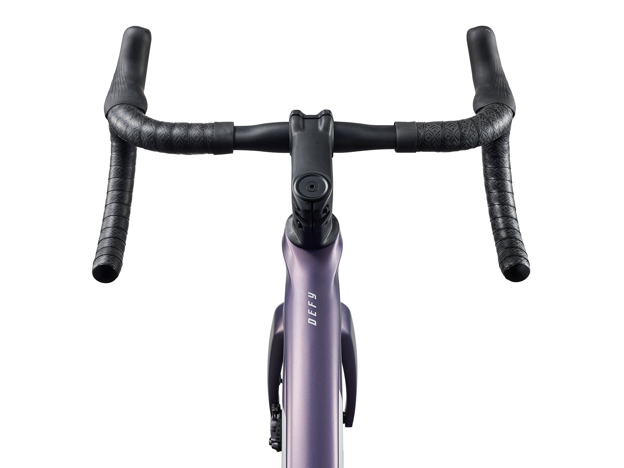 Giant Defy Advanced Rennvelo in Tempest Purple mit Aero-Lenker und integriertem Cockpit.
