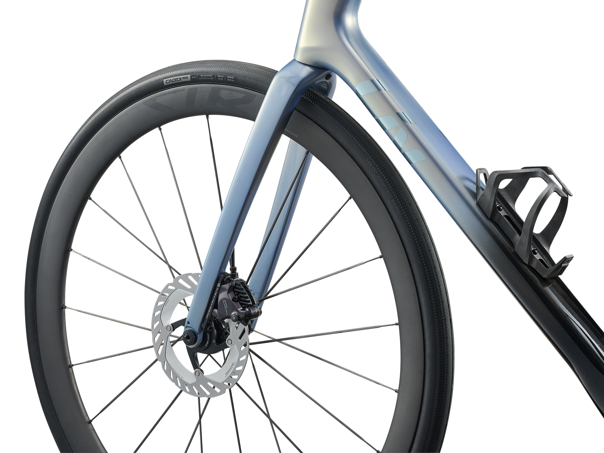 Liv Damen-Rennrad Avail Advanced Pro 0 aus Carbon in silber/blau und schwarz, Komponenten in schwarz, mit Shimano Ultegra, Detailansicht auf die Gabel mit Vorderrad