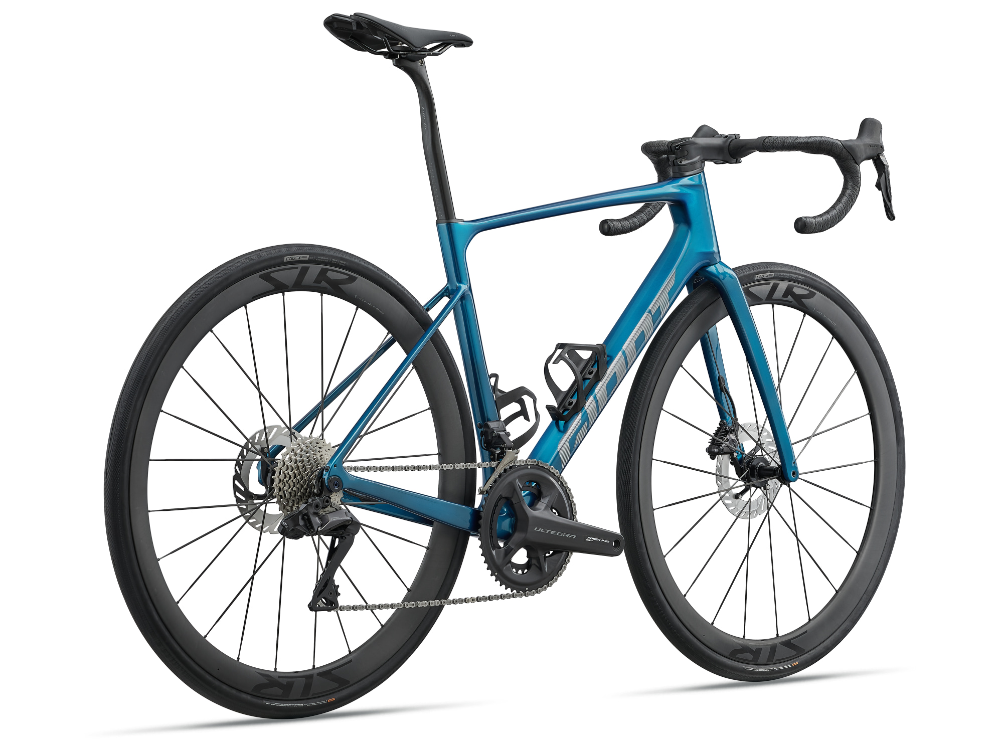 Giant Defy Advanced Pro 0 Rennvelo in Lagoon mit Carbonrahmen und Aero-Laufrädern in Schrägansicht.
