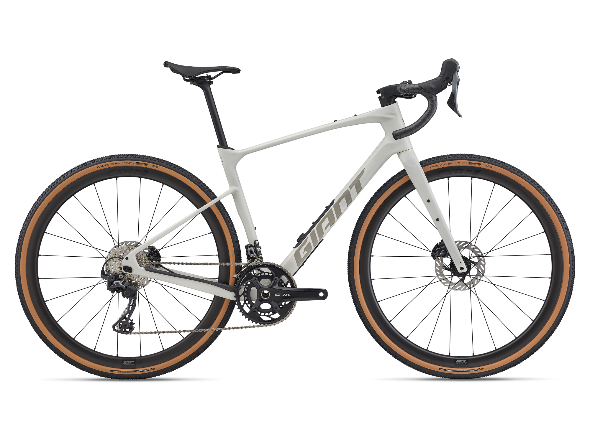 Gravelbike Giant Revolt Advanced 0 in weiss, Carbonrahmen und Gabel, Lenker, Sattel und Felgen in schwarz, Reifen in schwarz-braun
