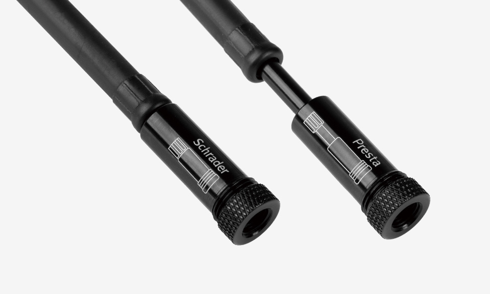 Topeak RaceRocket HP Mini Minipumpe in Schwarz/Gold mit Presta- und Schrader-kompatiblem Pumpenkopf.