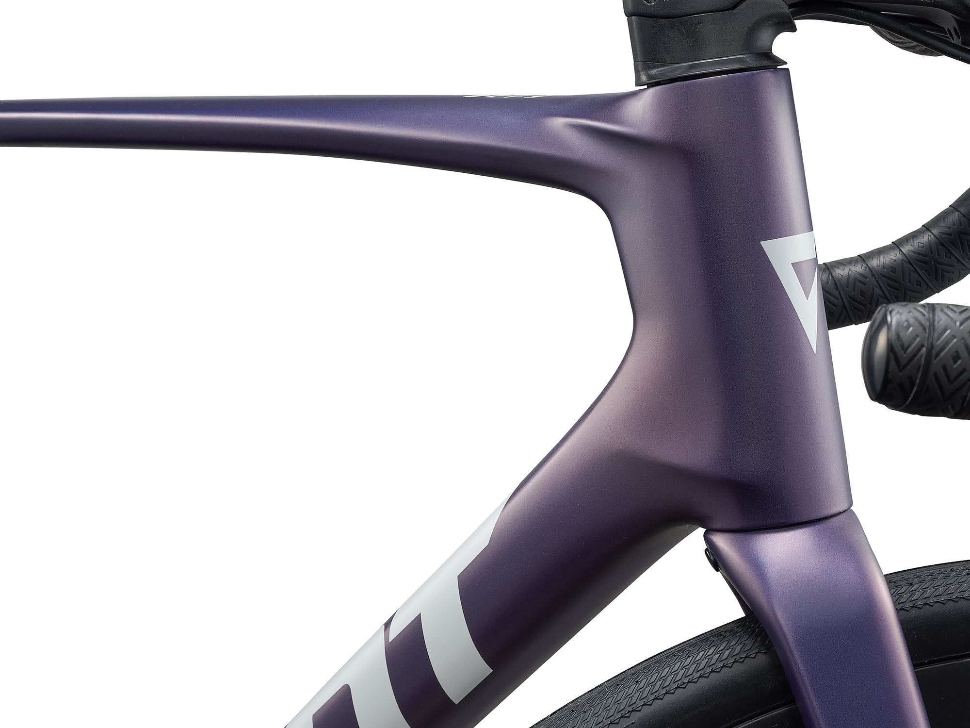 iant Defy Advanced Rennvelo in Tempest Purple mit Carbonrahmen und Scheibenbremse.