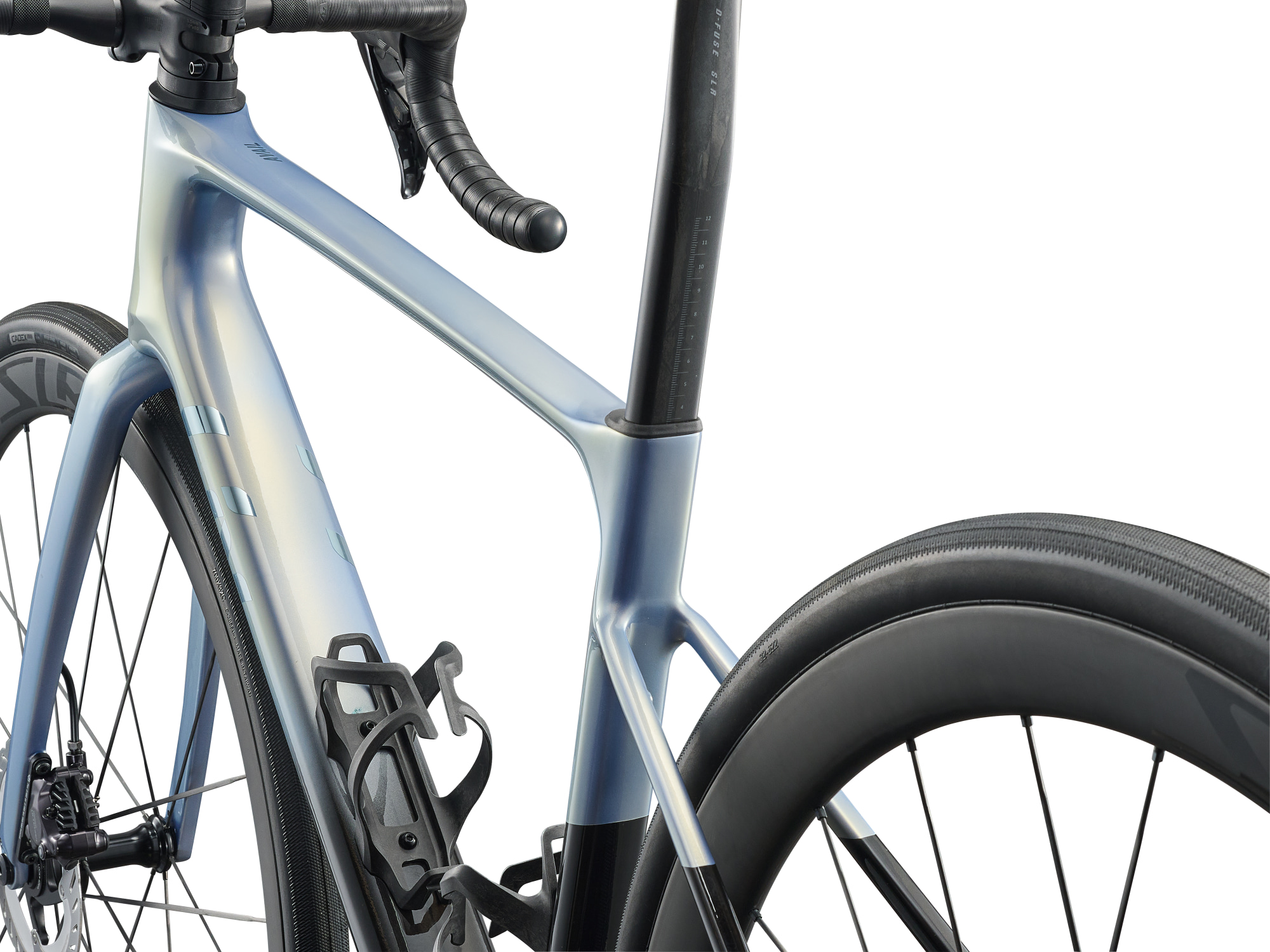 Liv Damen-Rennrad Avail Advanced Pro 0 aus Carbon in silber/blau und schwarz, Komponenten in schwarz, mit Shimano Ultegra, Detailansicht von hinten ins Rahmendreieck