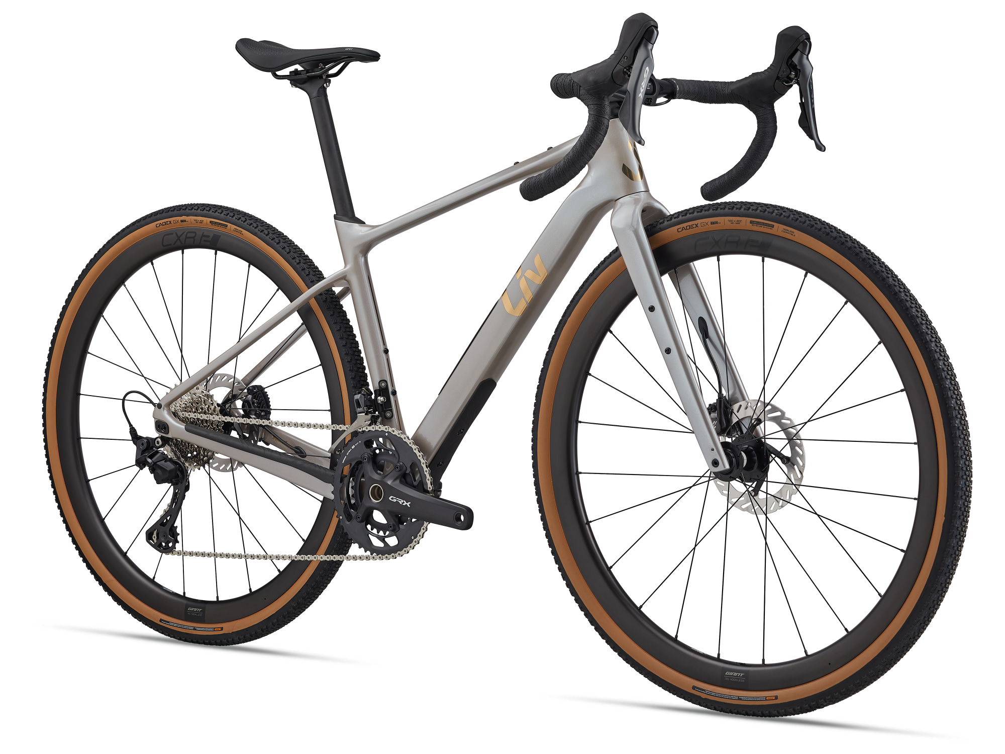 Liv Damen-Gravelbike Devote Advanced aus Carbon in hellem beige mit goldener Aufschrift, Seitenansicht von schräg vorne