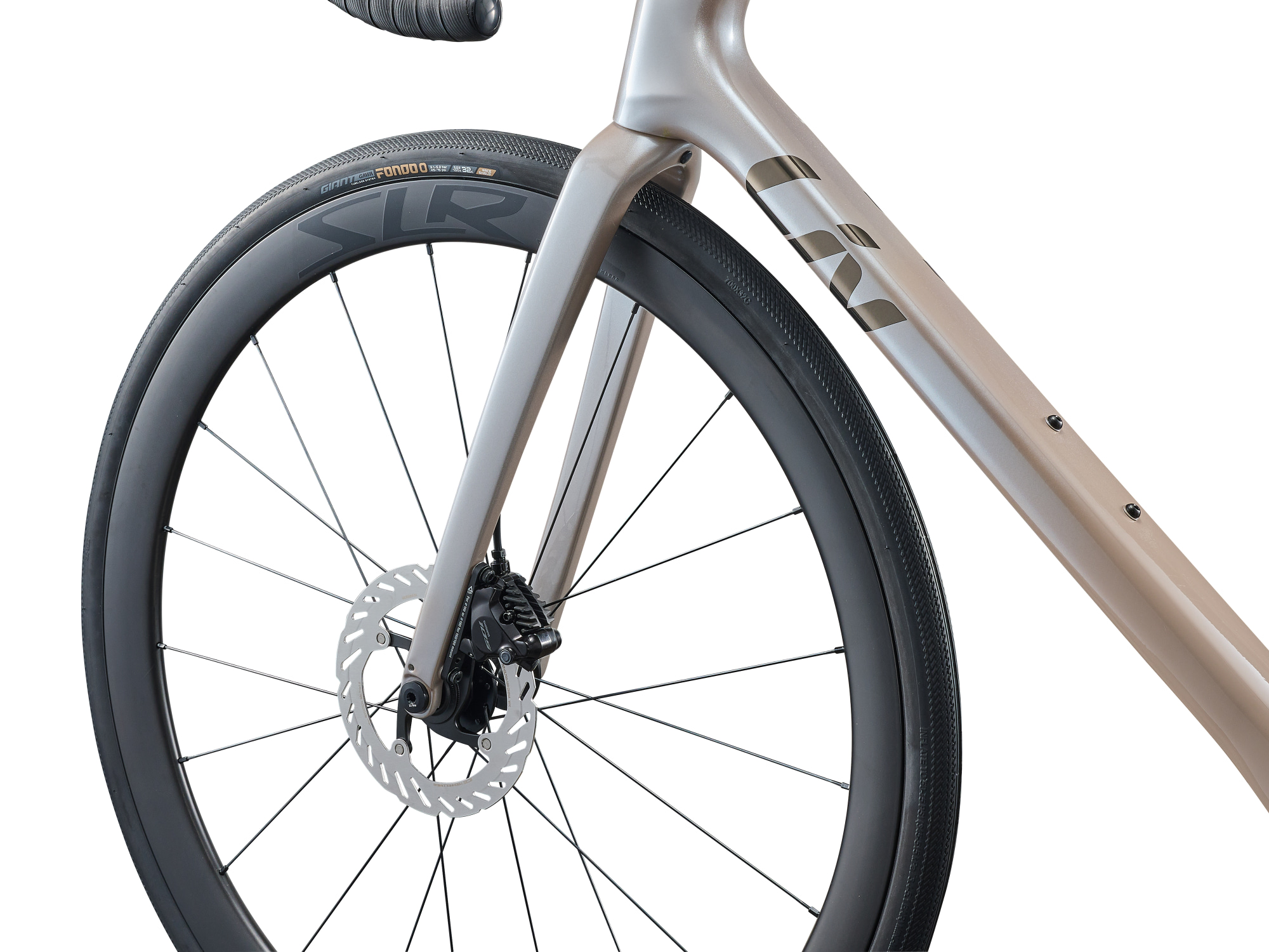 Liv Rennrad für Damen, Avail Advanced 0 mit Carbon-Rahmen und -Gabel in silber-hellem cremefarben, Detailansicht Gabel und Vorderrad