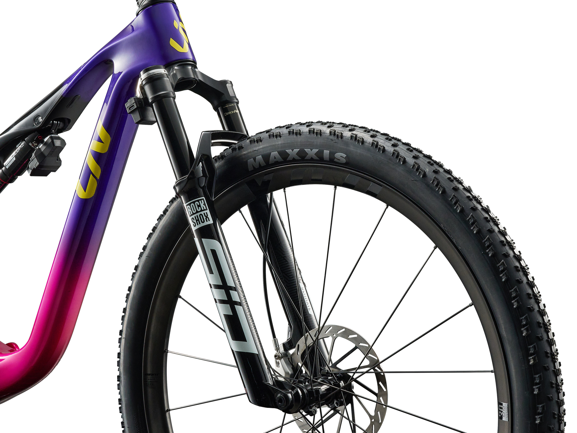 Vorderrad des Liv Pique Advanced SL – RockShox SID-Gabel, Maxxis-Reifen und hydraulische Scheibenbremse für präzise Kontrolle.