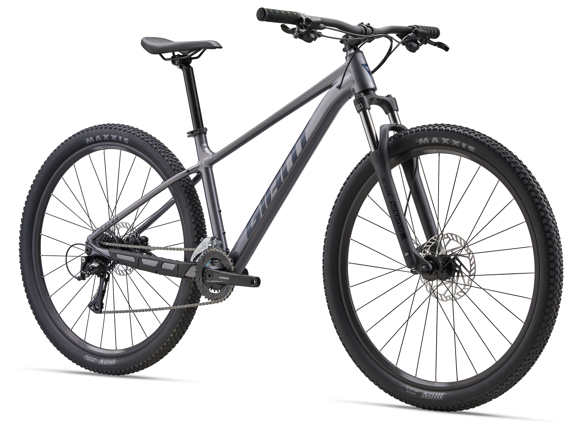 Giant Talon 3 Hardtail-Mountainbike in Liquid Silver mit Federgabel und Scheibenbremsen in Dreiviertelansicht.
