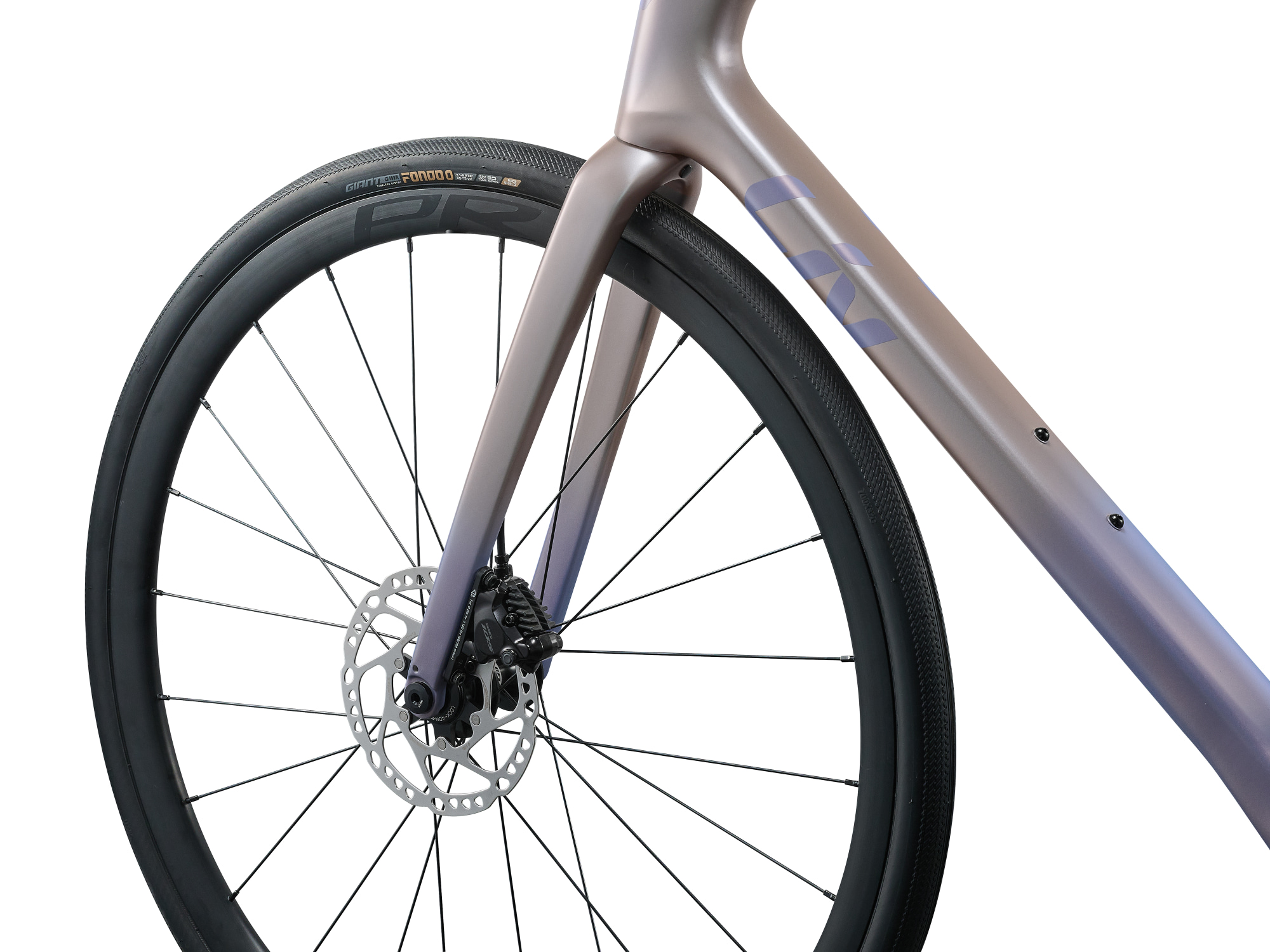 Liv Avail Advanced 1 Rennvelo in Shell White mit Carbongabel und Vorderrad mit Scheibenbremse.