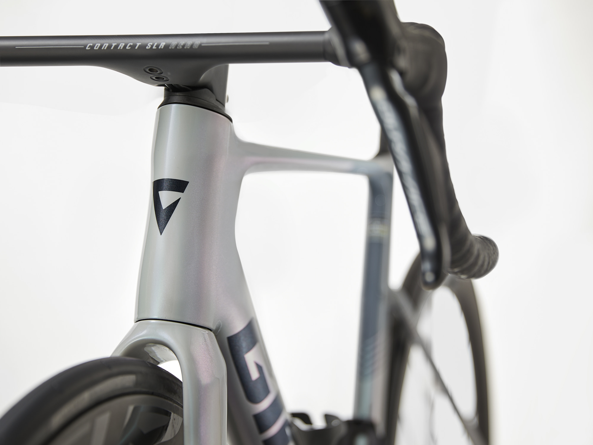 Giant Propel Advanced Pro DA Rennvelo in Supernova Grey mit steifem Steuerrohr und integriertem Vorbau.