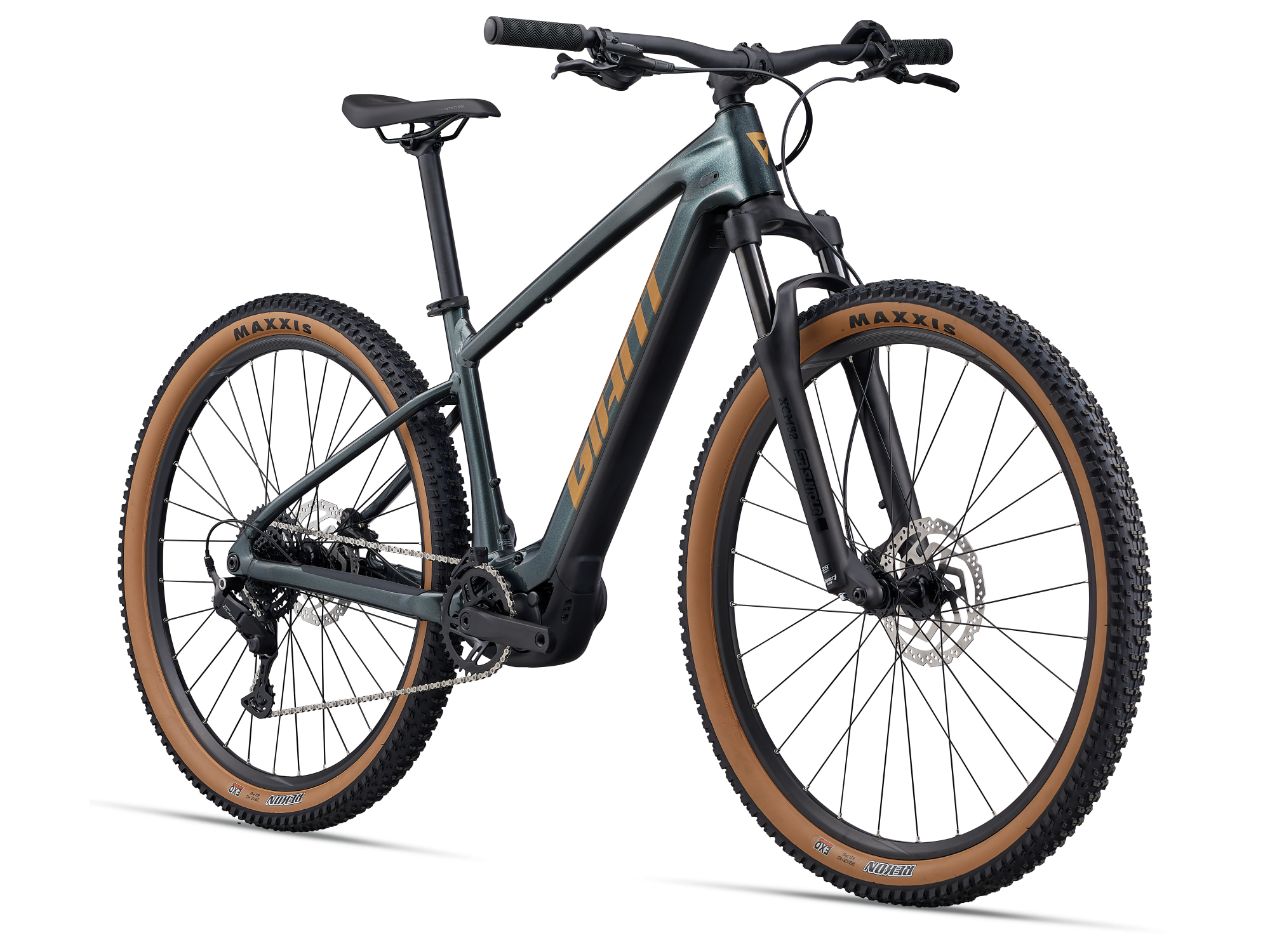 Giant E-MTB Talon E+ ind dunklem grün mit mittelbraunem Schriftzug, Komponenten in schwarz und Reifen in schwarz-braun, Ansicht schräg von vornelinks