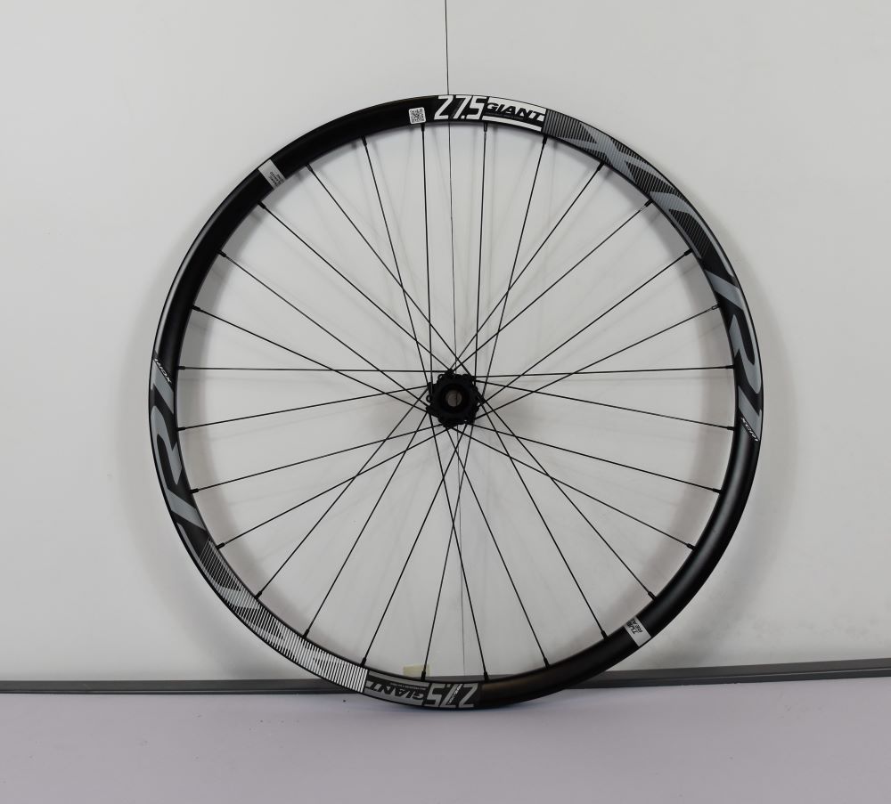 GIANT  XCR 1 27.5 - 650B x 28H Vorderrad
