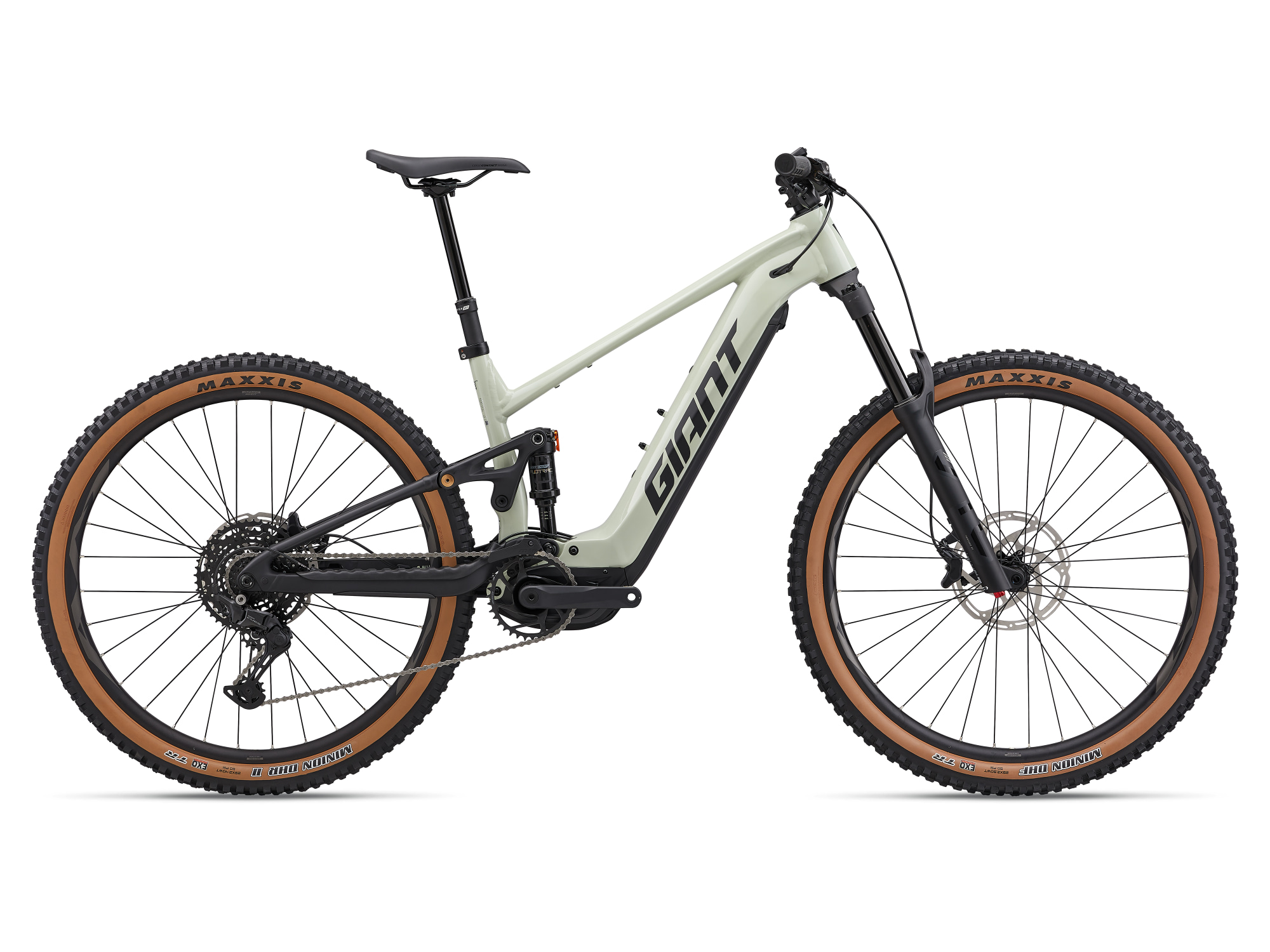 Giant Stance E+ 2 E‑MTB in Desert Sage in Seitenansicht mit breiten Reifen und integriertem Akku.