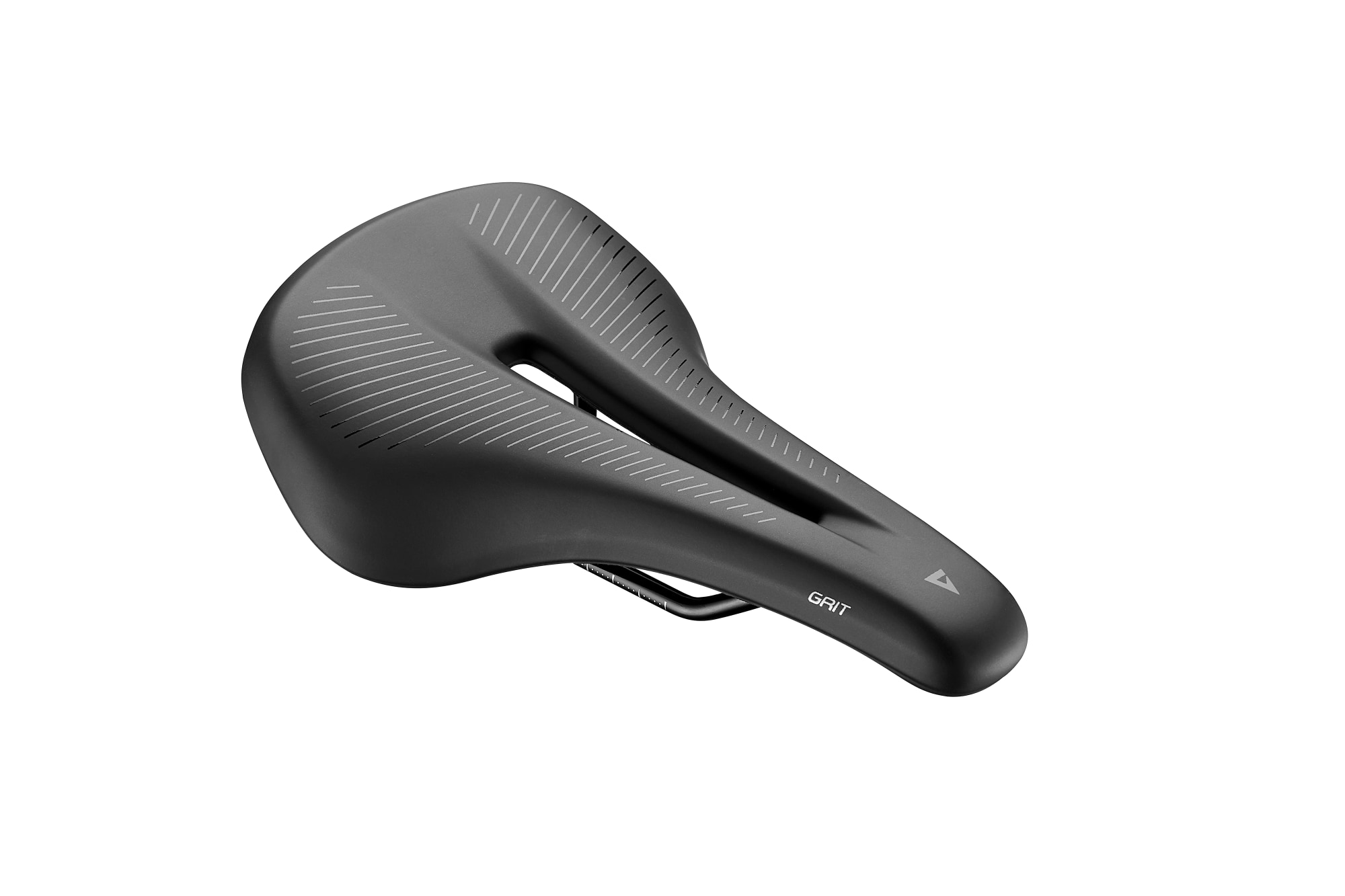Schwarzer Giant Grit Core Fahrradsattel in seitlicher Schrägansicht, mit ergonomischem Ausschnitt und feinen Linien für Design und Komfort, auf weissem Hintergrund.