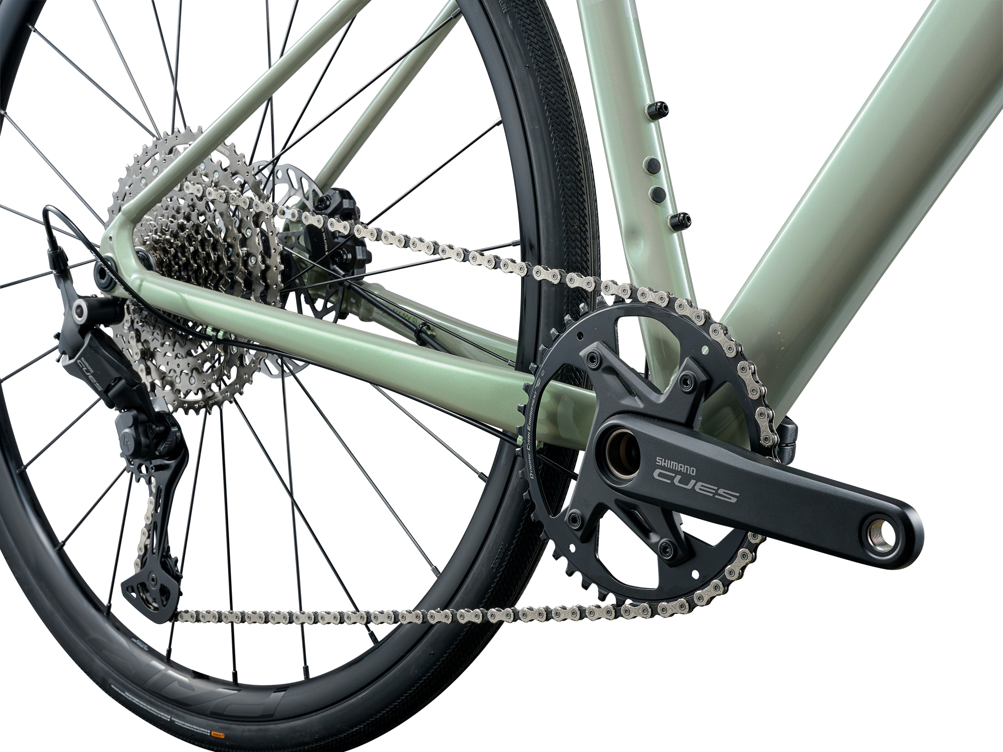 Liv Beliv AR 1 in Misty Aloe mit Hinterradantrieb und Shimano CUES Kurbel in Detailaufnahme.