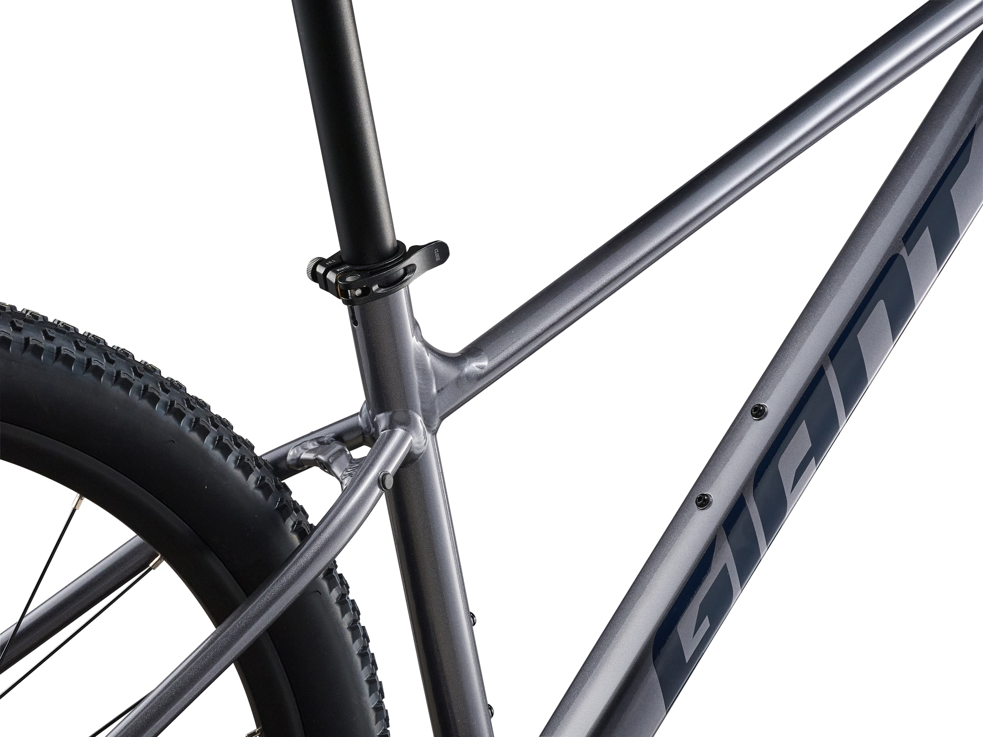 Giant Talon 3 Hardtail-Mountainbike in Liquid Metal mit Schnellspanner-Sattelstütze in Detailansicht.