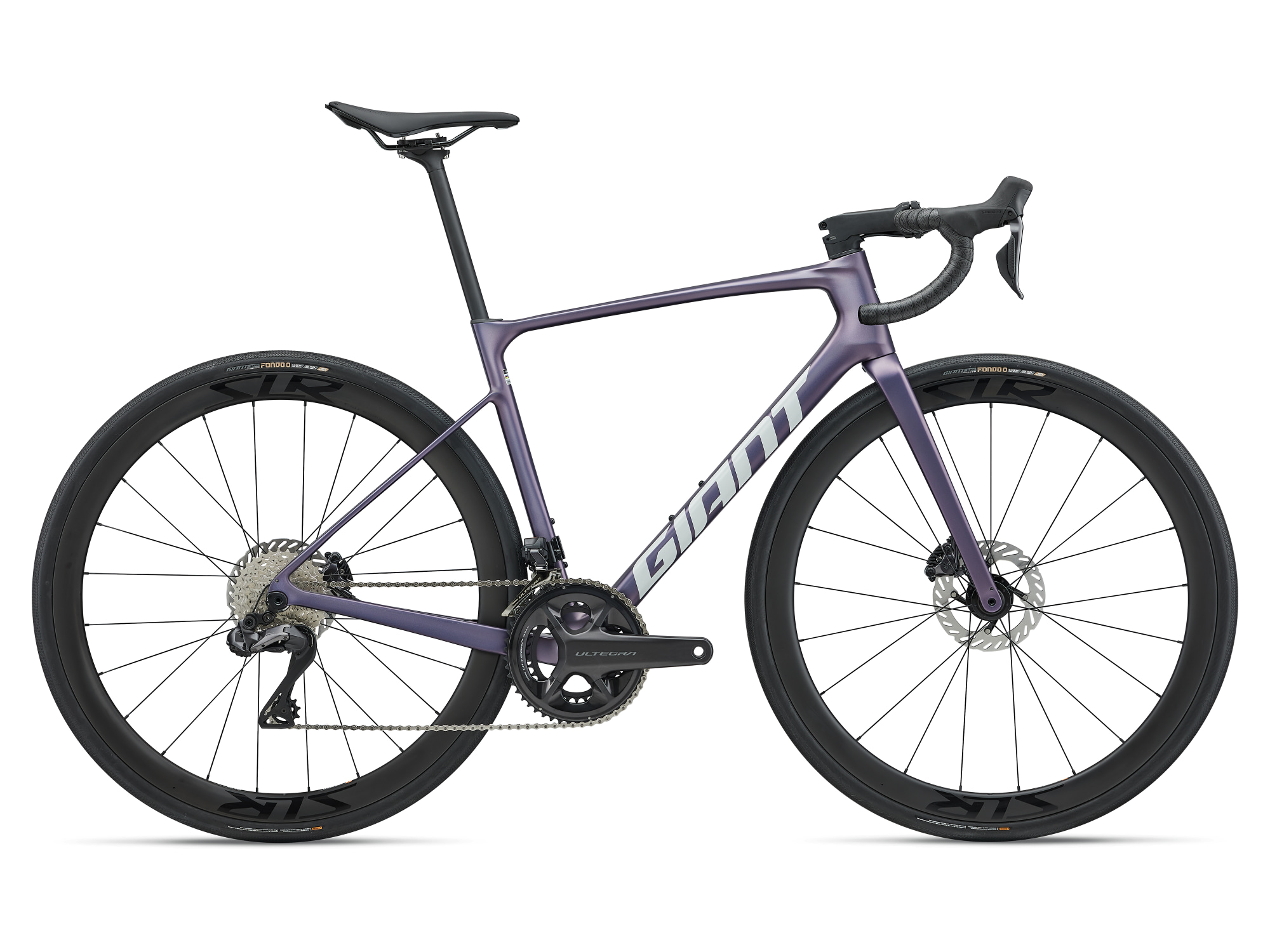Giant Defy Advanced Rennvelo in Tempest Purple mit Carbonrahmen und Scheibenbremsen in Seitenansicht.