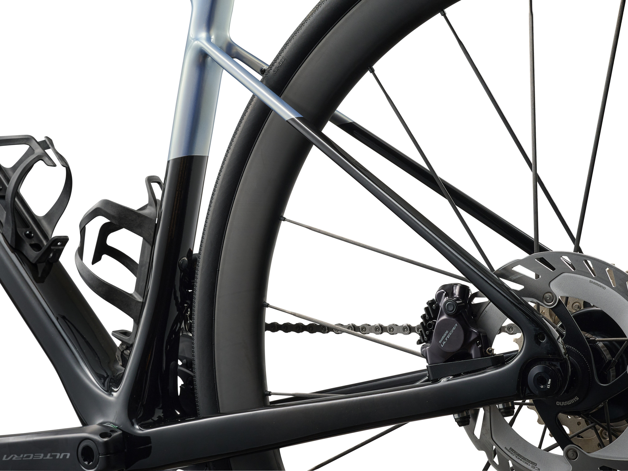 Liv Damen-Rennrad Avail Advanced Pro 0 aus Carbon in silber/blau und schwarz, Komponenten in schwarz, mit Shimano Ultegra, Detailansicht auf den Hinterbau mit Scheibenbremse