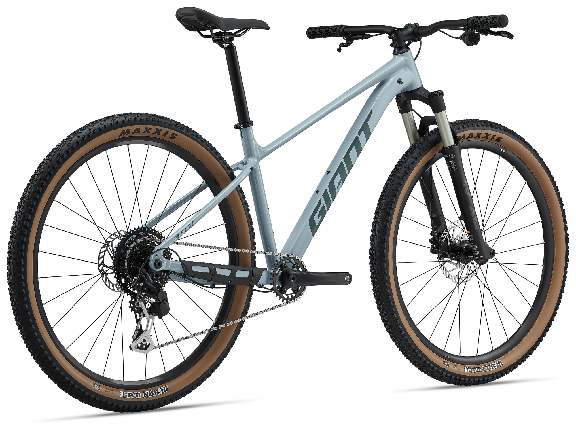 Giant Talon 1 Hardtail-Mountainbike in Dusty Blue mit Federgabel und Stollenreifen in Dreiviertelansicht.