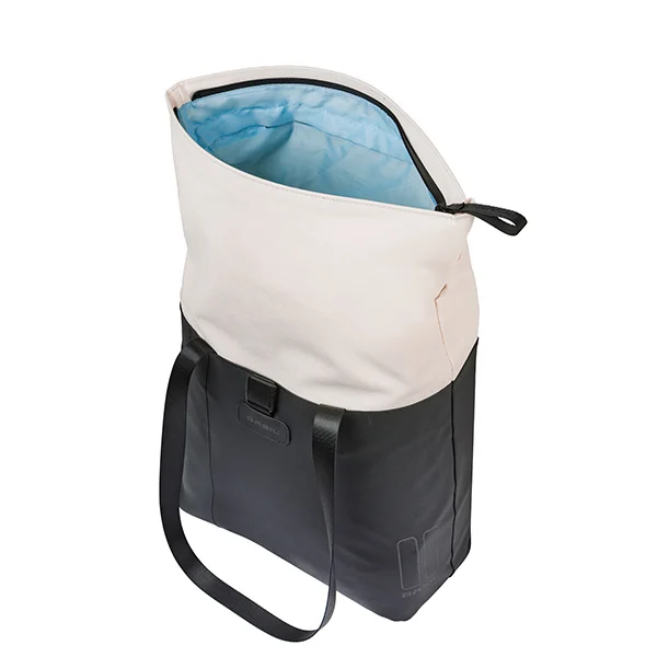 Basil Vive Shopper MIK‑Hook in Off‑White/Schwarz, geöffnet dargestellt mit sichtbarem hellblauem Innenfutter.