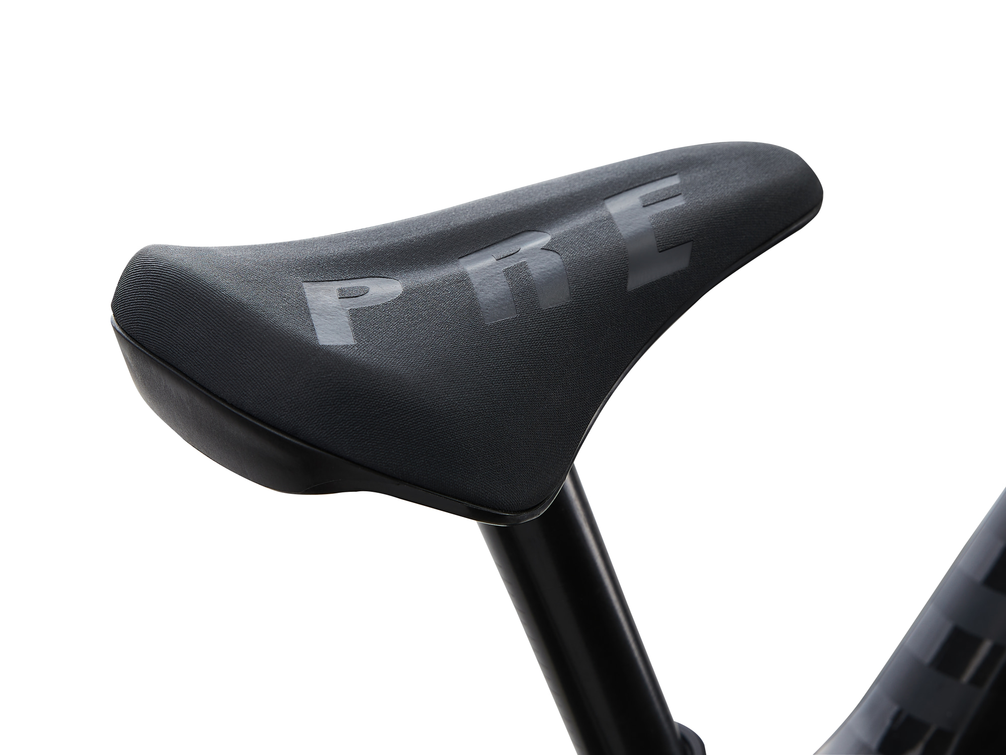 Seitliche Detailansicht des PRE‑Sattels am Giant Pre rCARBON Laufrad.