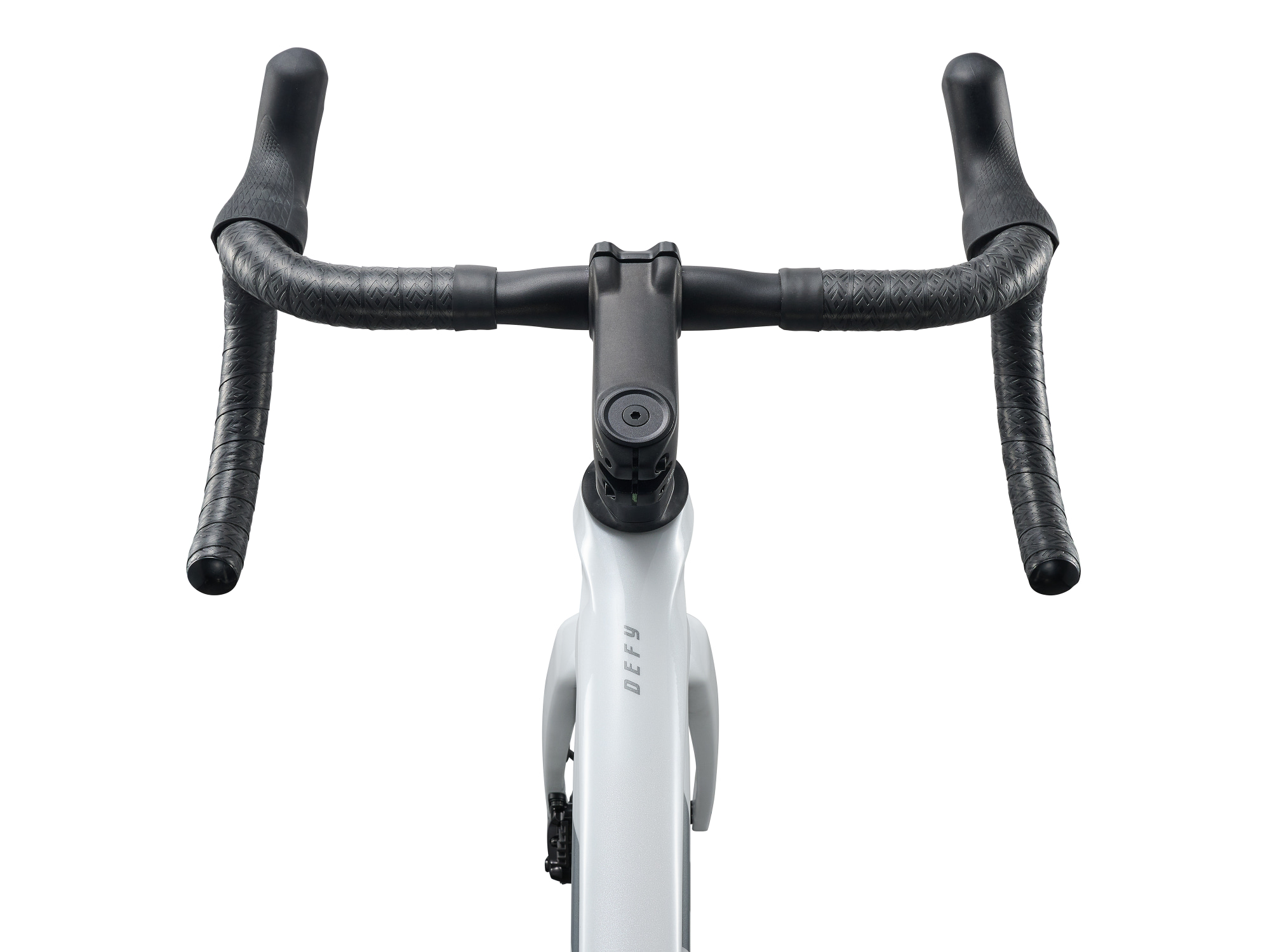 Giant Defy Advanced 2 Rennrad in Pearl mit Rennlenker und integrierter Kabelführung in Frontansicht.