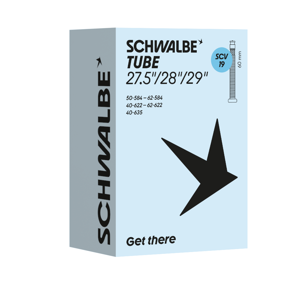 Verpackung des Schwalbe Fahrradschlauchs Nr. 19 für 27.5, 28 oder 29Zoll Reifen mit SCV Clik Valve 60 mm, hellblaue Box mit schwarzem Schwalbe-Logo und Größenangaben.