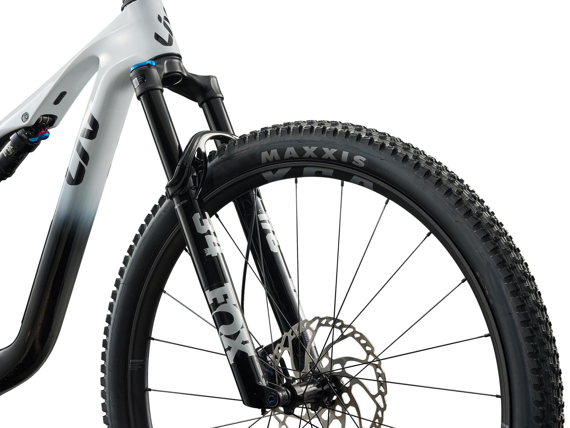 Liv Pique X Advanced SL 2 Mountainbike in Weiss mit Federgabel, Maxxis-Reifen und Scheibenbremse.