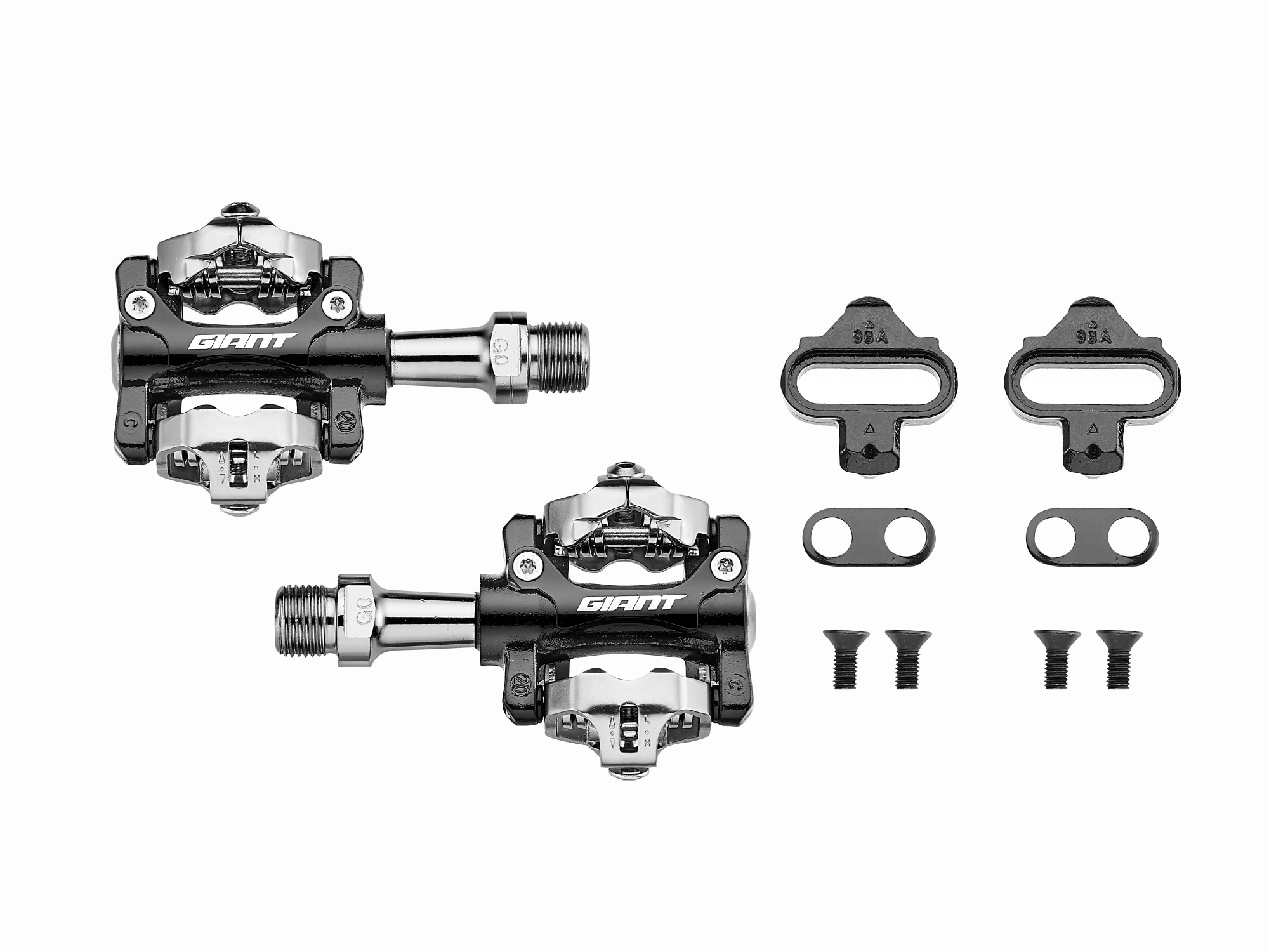 Giant XC Pro Klickpedale mit Cleats und Befestigungsschrauben, Produktset frontal dargestellt.