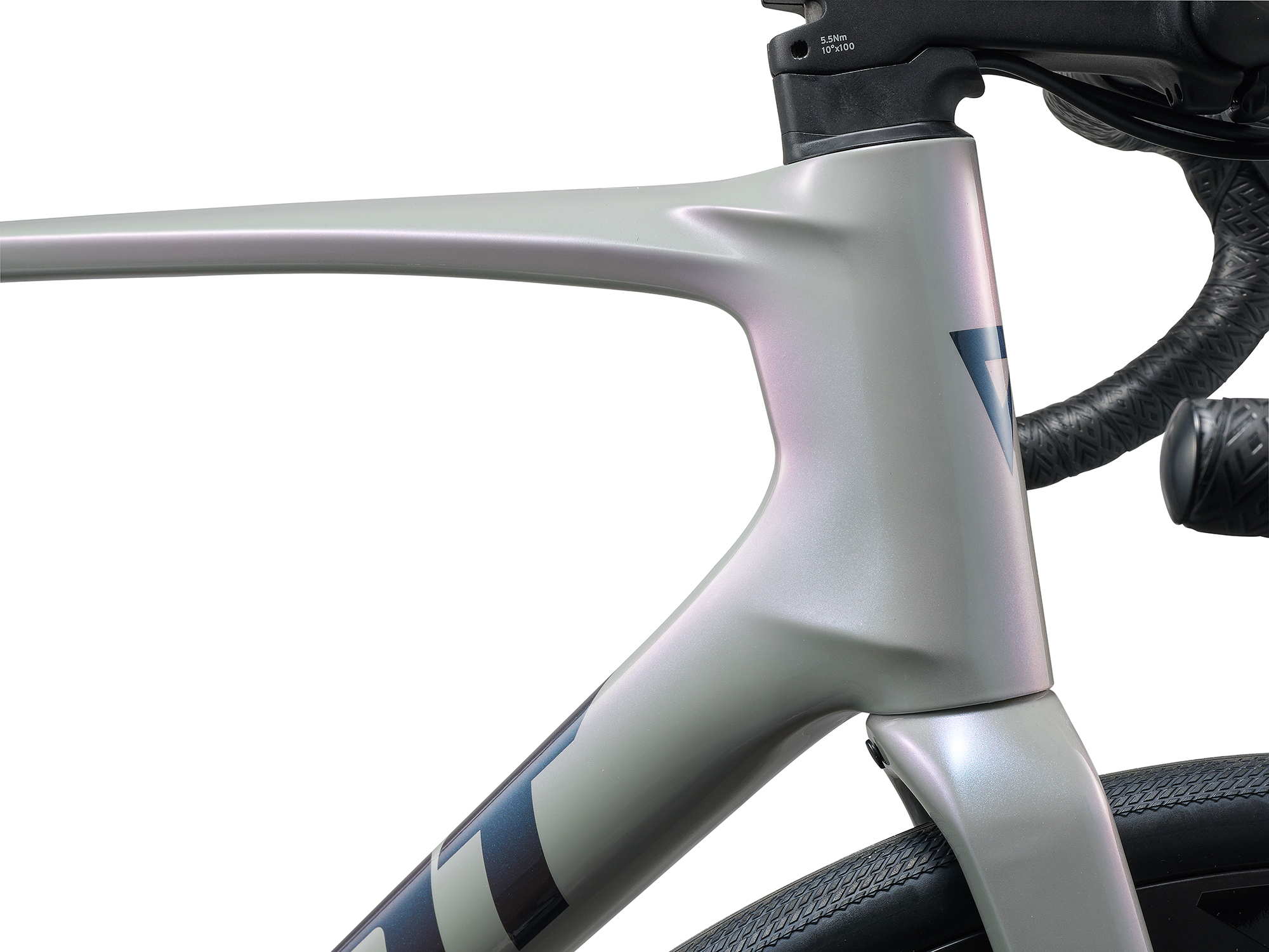 Giant Defy Advanced 0 Rennrad in Supernova Grey mit aerodynamischem Carbon-Steuerrohr.