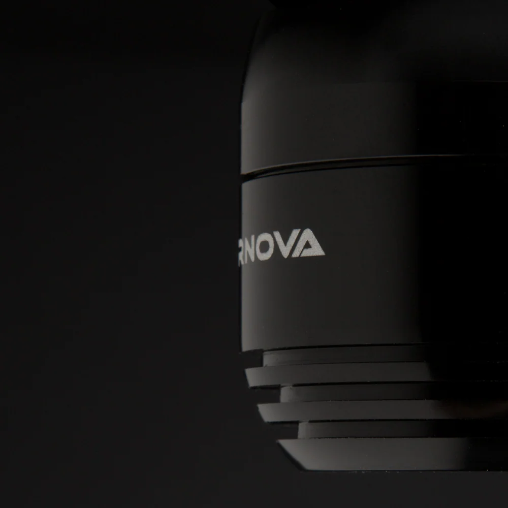 Nahaufnahme des Supernova Mini Pro 3 Scheinwerfers